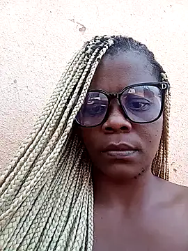 Snapshot of SQUITBOOTY chatting on December 20, 2025, 7:44 am SQUITBOOTY online show from December 20, 2025, 7:44 am