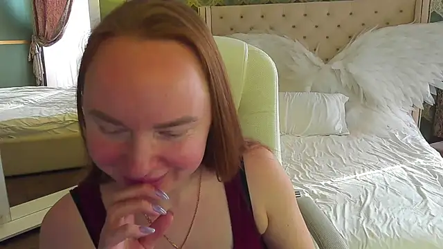 MiaRedFox online show from March 6, 2025, 12:41 pm