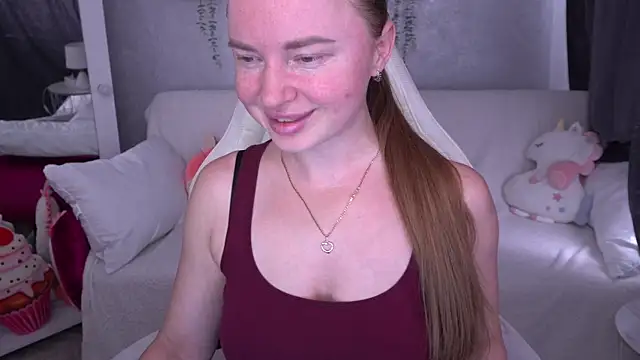 MiaRedFox online show from October 4, 2025, 12:39 pm