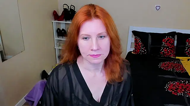 Snapshot of FoxySophia chatting on April 26, 2026, 2:42 am FoxySophia online show from April 26, 2026, 2:42 am
