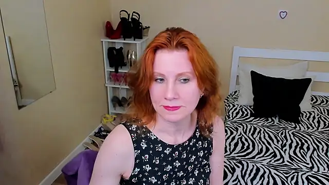Snapshot of FoxySophia chatting on May 5, 2026, 6:11 pm FoxySophia online show from May 5, 2026, 6:11 pm