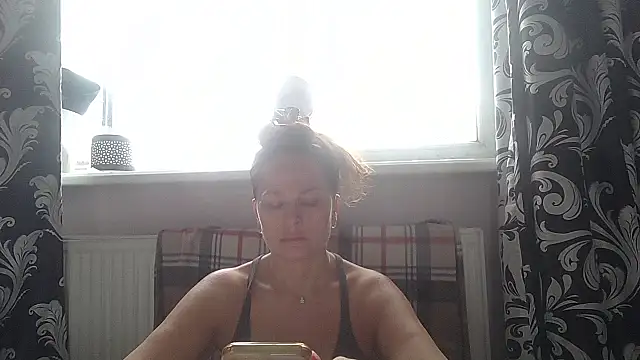 LindaStarS online show from July 8, 2026, 4:40 pm