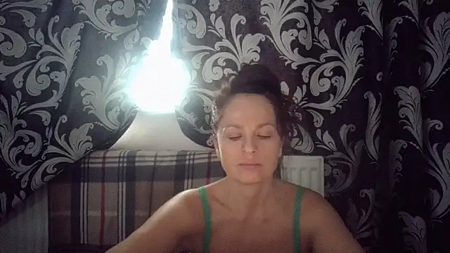 LindaStarS online show from November 24, 2025, 12:27 pm