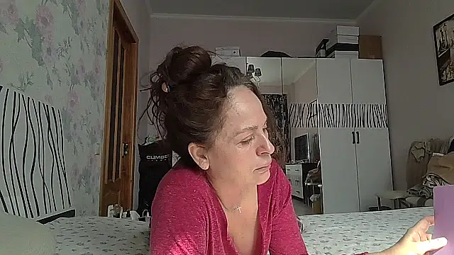 LindaStarS online show from April 13, 2026, 11:47 am