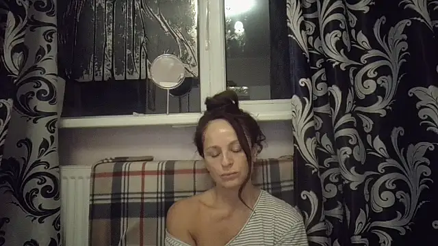 LindaStarS online show from November 2, 2025, 8:03 pm