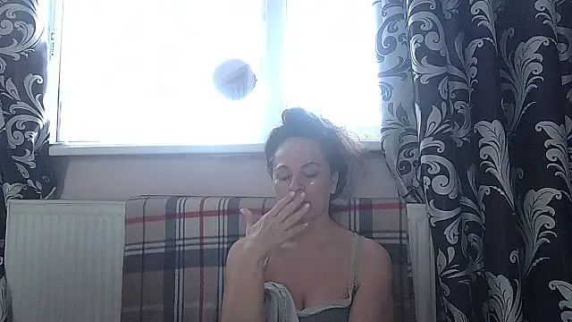 LindaStarS online show from April 7, 2026, 5:09 am