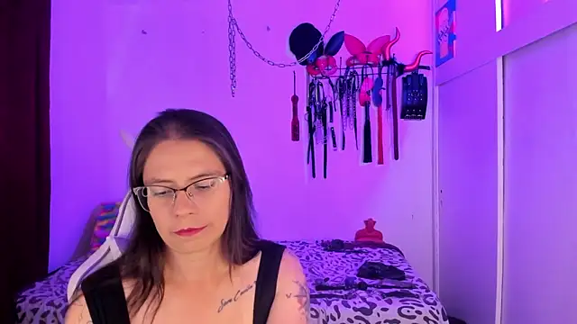 dungeongirls online show from November 28, 2025, 9:48 pm