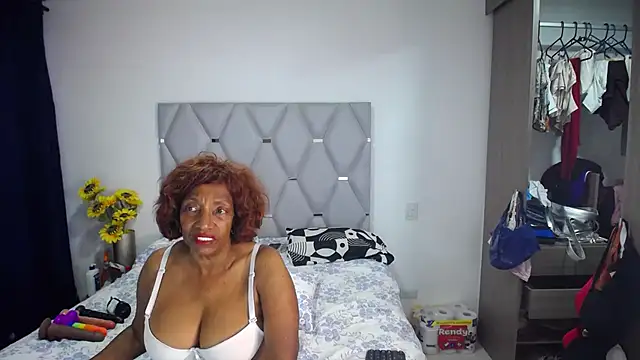 Snapshot of AnnaSim chatting on February 13, 2026, 11:16 pm AnnaSim online show from February 13, 2026, 11:16 pm