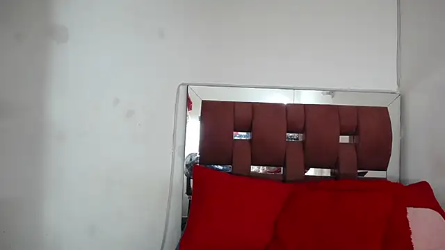 LoraineBigCockTs online show from September 27, 2025, 8:15 pm