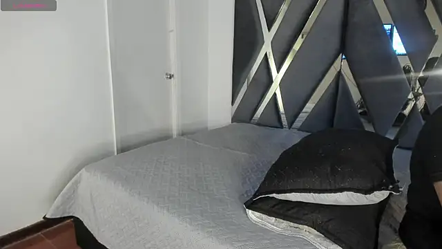 Snapshot of moonsweet1 chatting on September 19, 2025, 5:06 pm moonsweet1 online show from September 19, 2025, 5:06 pm