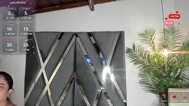 moonsweet1 online show from April 12, 2026, 11:35 am