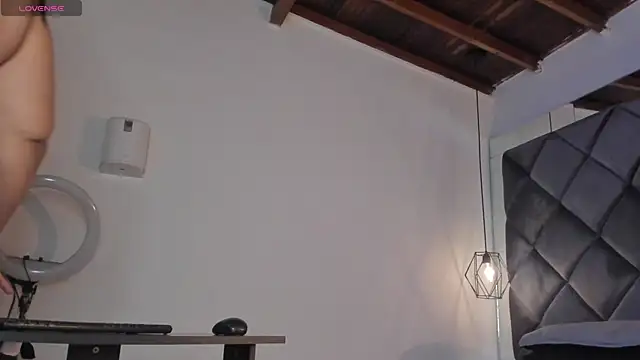 Snapshot of moonsweet1 chatting on October 31, 2025, 11:18 am moonsweet1 online show from October 31, 2025, 11:18 am