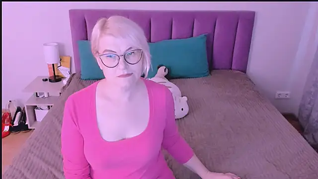 sabrinamacmarren online show from September 27, 2025, 3:18 pm