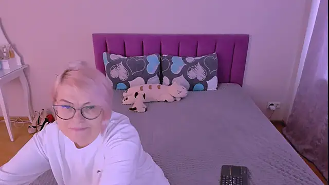 Snapshot of sabrinamacmarren chatting on February 17, 2026, 6:44 am sabrinamacmarren online show from February 17, 2026, 6:44 am