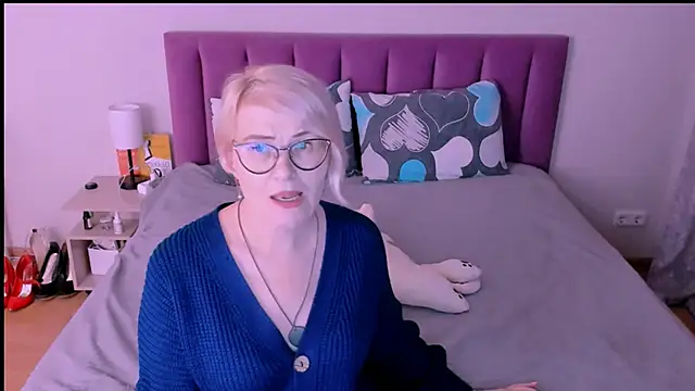 sabrinamacmarren online show from October 3, 2025, 6:53 pm