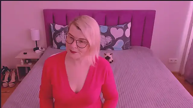 sabrinamacmarren online show from September 9, 2025, 8:13 am