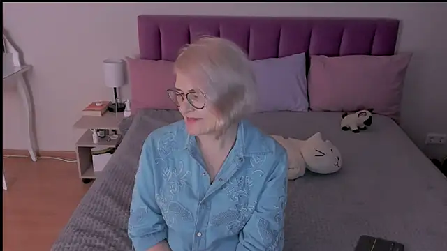 sabrinamacmarren online show from March 21, 2025, 8:08 pm