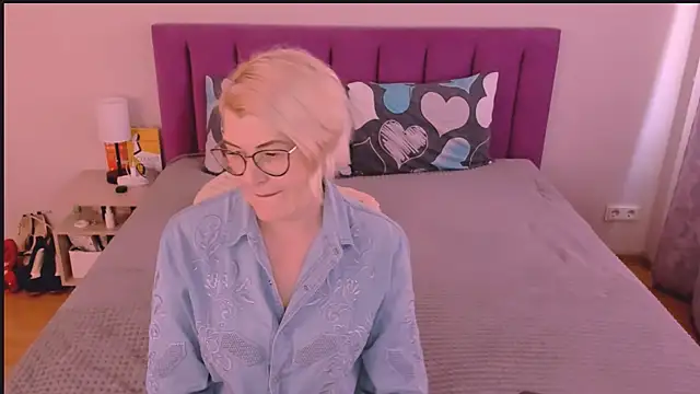 sabrinamacmarren online show from October 9, 2025, 11:44 am