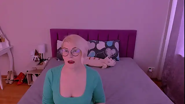 Snapshot of sabrinamacmarren chatting on February 2, 2026, 9:30 am sabrinamacmarren online show from February 2, 2026, 9:30 am