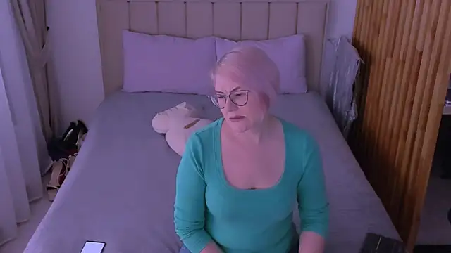 sabrinamacmarren online show from March 19, 2026, 7:52 am