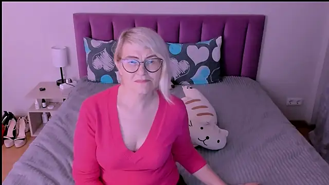 sabrinamacmarren online show from September 9, 2025, 8:18 pm