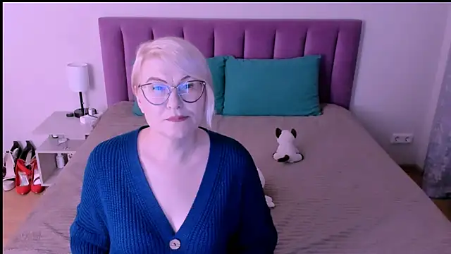 sabrinamacmarren online show from September 20, 2025, 5:51 pm