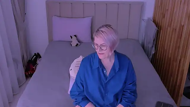 sabrinamacmarren online show from March 21, 2026, 8:46 pm