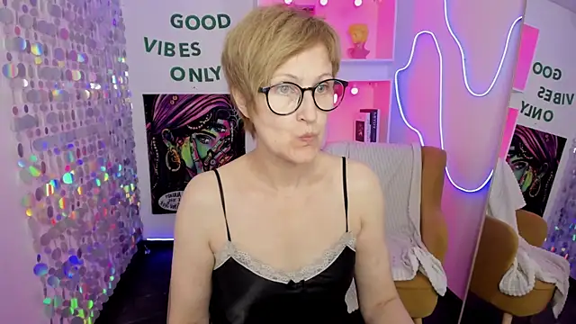 Snapshot of Paris_Cherry chatting on July 26, 2026, 12:56 pm Paris Cherry online show from July 26, 2026, 12:56 pm