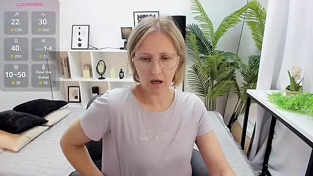 Paris Cherry online show from September 22, 2025, 7:53 pm