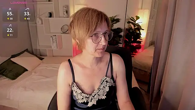 Snapshot of Paris_Cherry chatting on May 28, 2026, 6:03 pm Paris Cherry online show from May 28, 2026, 6:03 pm