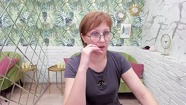 Paris Cherry online show from March 18, 2025, 8:05 pm