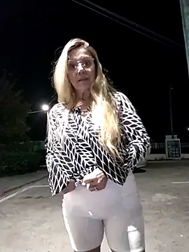 Snapshot of Melmamalhuda@xh chatting on October 10, 2025, 7:36 pm Melmamalhudaxh online show from October 10, 2025, 7:36 pm