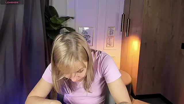 BellaDreamy online show from February 11, 2026, 8:47 am