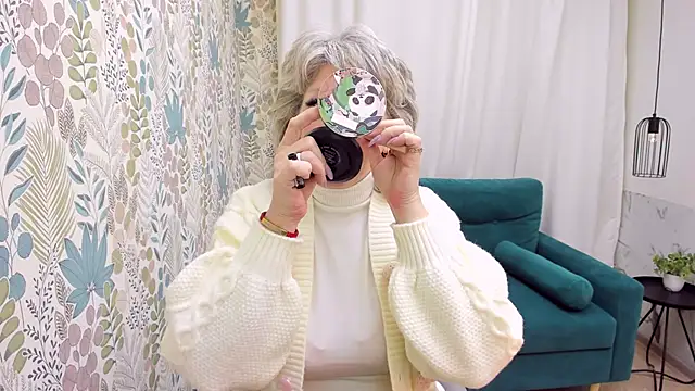 EvelynJoyful online show from February 6, 2026, 5:14 am