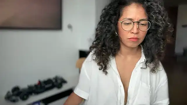 illaroom online show from October 30, 2025, 7:44 pm