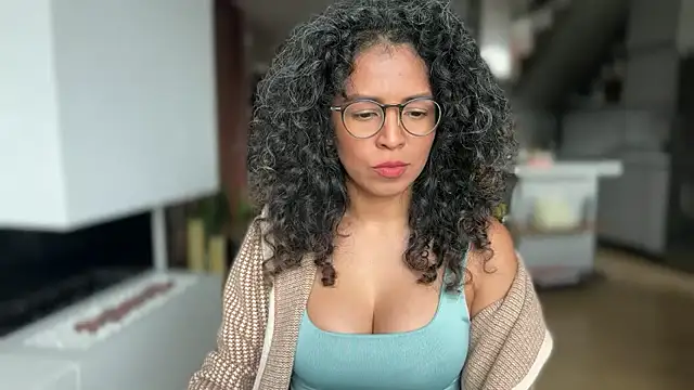 illaroom online show from December 16, 2025, 6:23 pm