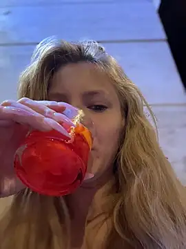 AnastasiaAniess online show from April 18, 2026, 7:58 pm