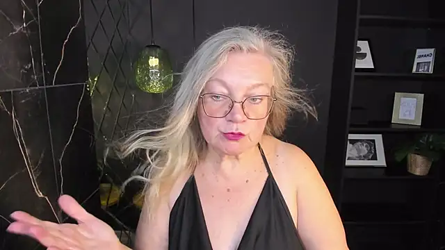 NataliMellow online show from October 7, 2025, 1:01 pm