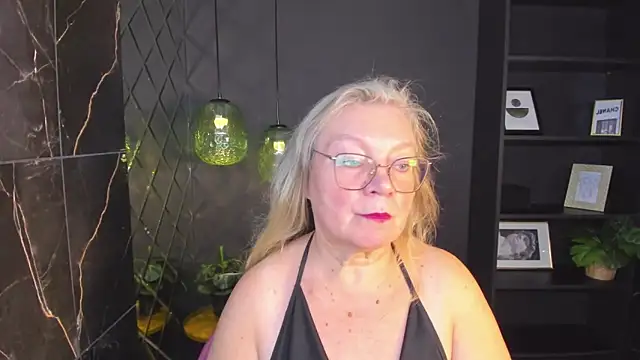 NataliMellow online show from October 18, 2025, 1:02 pm