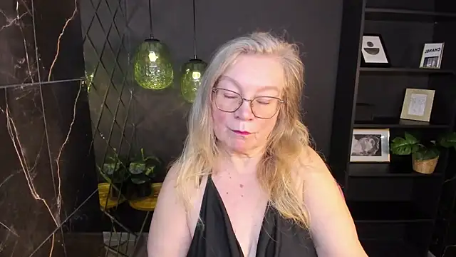 NataliMellow online show from December 22, 2025, 1:11 pm