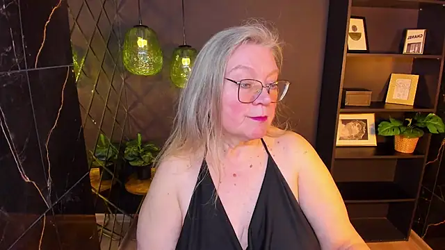 NataliMellow online show from May 7, 2026, 1:14 pm