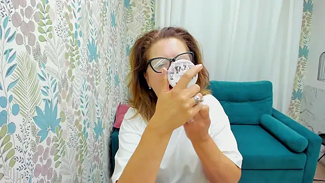 LeaPure online show from September 21, 2025, 5:12 am