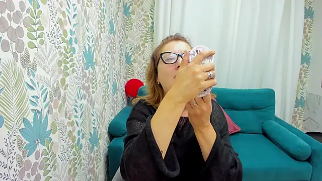 LeaPure online show from September 27, 2025, 5:13 am