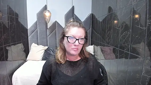 LeaPure online show from September 28, 2025, 5:25 am