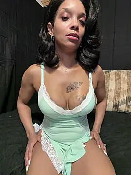 Snapshot of Rakiyahcharms chatting on April 23, 2026, 6:42 am Rakiyahcharms online show from April 23, 2026, 6:42 am
