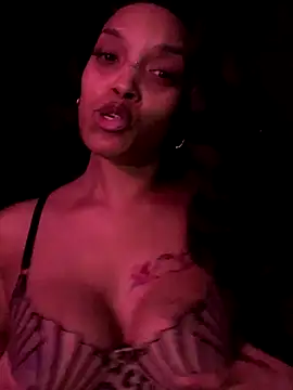 Snapshot of Rakiyahcharms chatting on October 24, 2025, 9:36 pm Rakiyahcharms online show from October 24, 2025, 9:36 pm