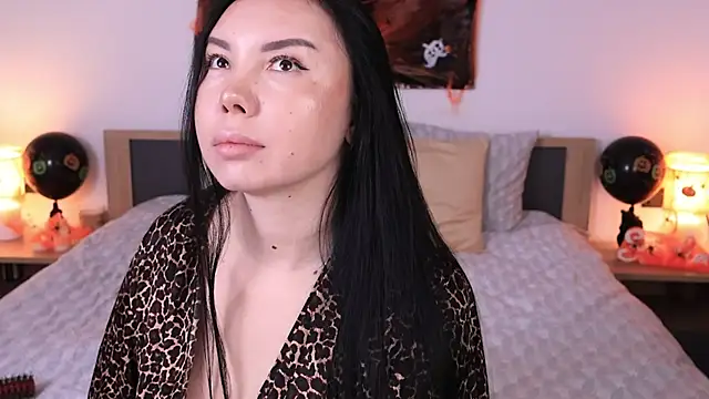 Leila  Sweet online show from October 19, 2025, 7:00 am