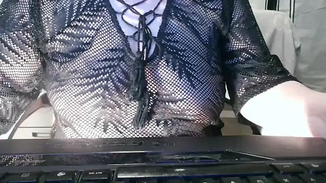 Snapshot of heidi60 chatting on December 4, 2025, 6:29 pm heidi60 online show from December 4, 2025, 6:29 pm