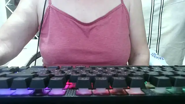 Snapshot of heidi60 chatting on December 14, 2025, 8:58 pm heidi60 online show from December 14, 2025, 8:58 pm