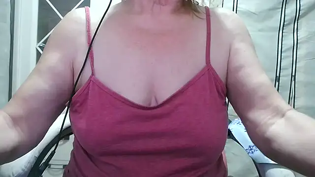 Snapshot of heidi60 chatting on December 21, 2025, 12:40 pm heidi60 online show from December 21, 2025, 12:40 pm